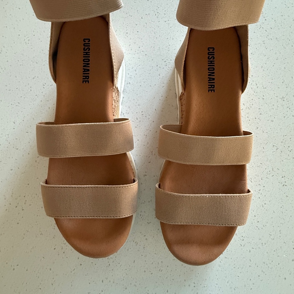 Cushionaire Naomi Tan Stretch Cork Wedge Sandals Women's 8.5